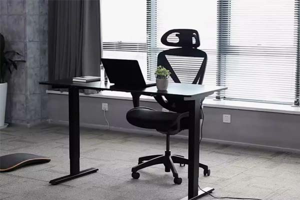 Linearantriebsmotor f&uuml;r elektrisch h&ouml;henverstellbare Schreibtische