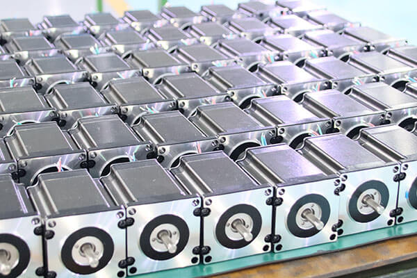 10 labākie pakāpju motoru ražotāji Japānā