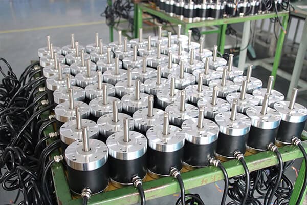 BLDC-motor vs vekselstr&oslash;msmotor: Hvilken er bedre til energieffektive systemer?