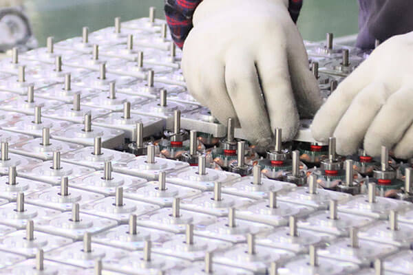 Hvad er forskellen mellem 0,9&deg; og 1,8&deg; stepmotorer?