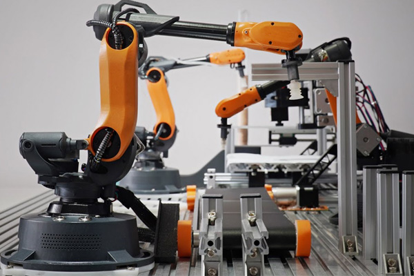 Jak integrovan&eacute; servomotory zlepšuj&iacute; přesnost a stabilitu robotick&eacute;ho ramene
