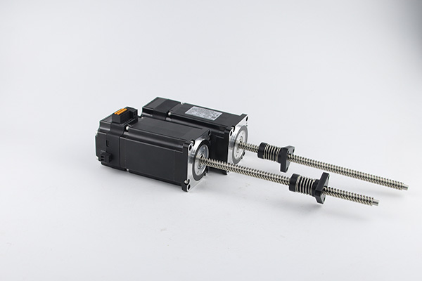 Line&aacute;rn&iacute; krokov&yacute; motor vs elektrick&yacute; line&aacute;rn&iacute; pohon: Kter&yacute; z nich byste měli použ&iacute;t?