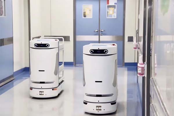 Robot&euml;t e d&euml;rges&euml;s mjek&euml;sore dhe AGVs.jpg