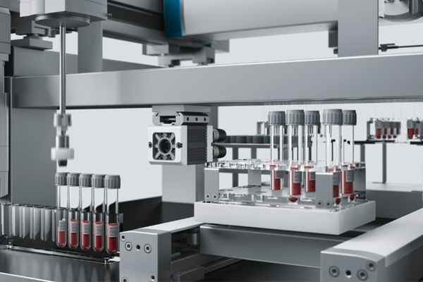  Jak prosp&iacute;vaj&iacute; n&iacute;zkohlučn&eacute; převodov&eacute; BLDC motory syst&eacute;mům laboratorn&iacute; automatizace?